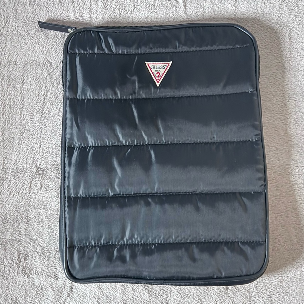(NEW) GUESS Black Logo Laptop Case